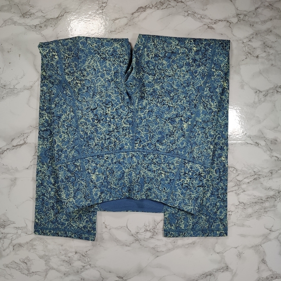 Under Armour Blue Green Patterned Leggings Size XS - Picture 3 of 7